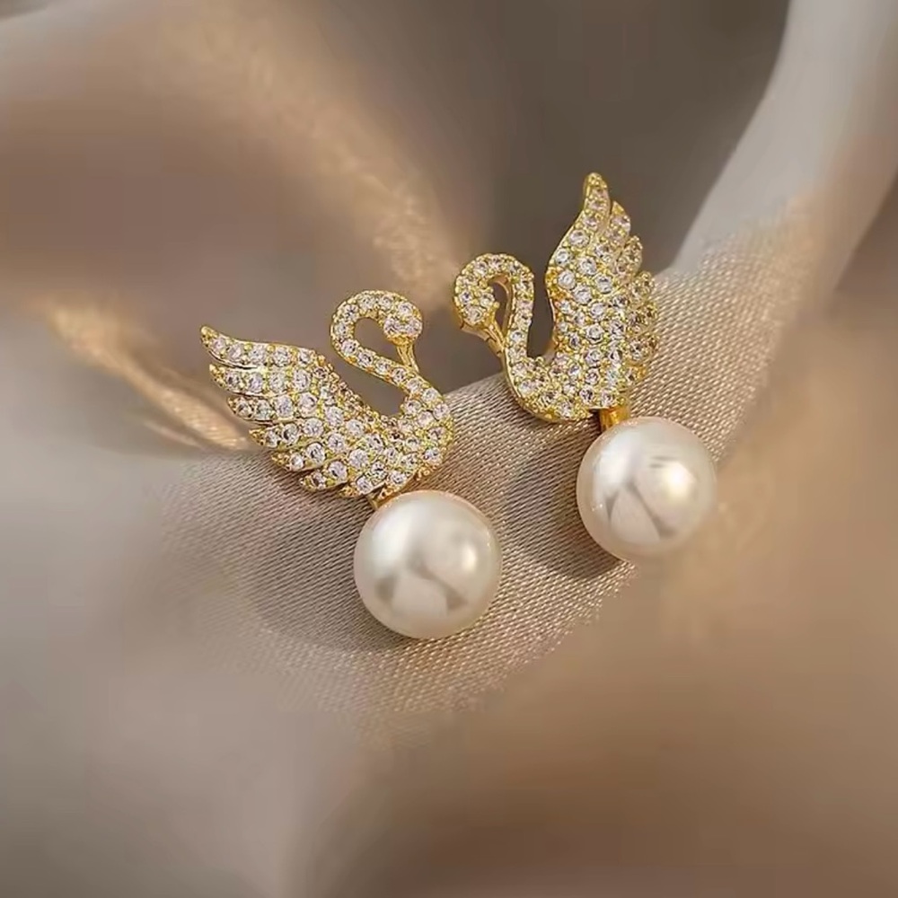 Gorgeous Swan Zircon Pearl Earrings